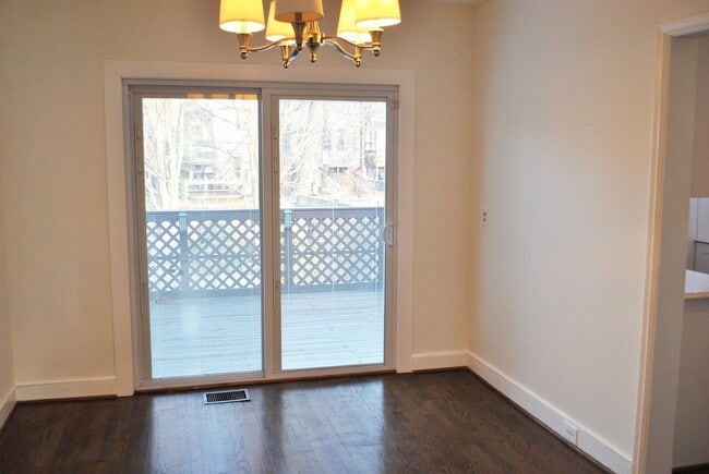 Building Photo - Georgetown near GT Medstar Hospital, Chic Rowhouse 5br/3Ba w/Yard, Deck, Parking