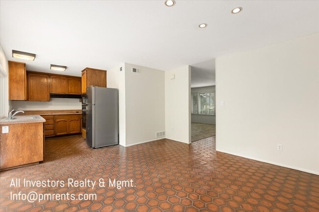 Building Photo - 4219 Avati Dr
