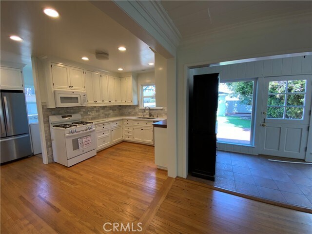 Building Photo - 2920 Alma Ave