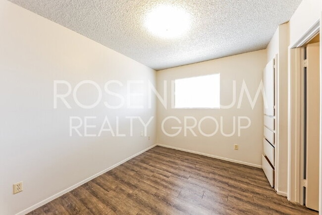 Building Photo - 9230 N 6th St