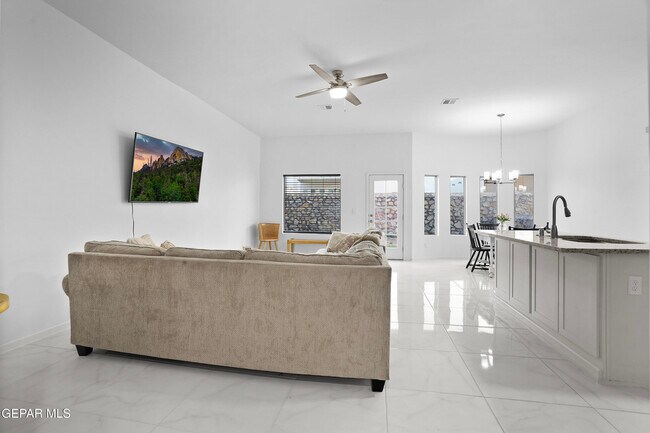 Building Photo - 13808 Paseo Sereno Dr