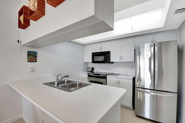 Building Photo - 621 Waterside Dr