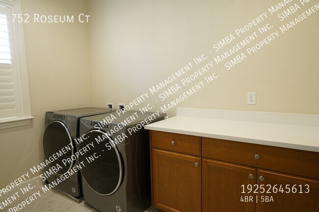 Building Photo - 752 Roseum Ct
