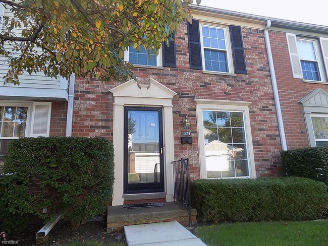 Building Photo - 2 br, 1.5 bath Condo - 1328 Woodbridge St