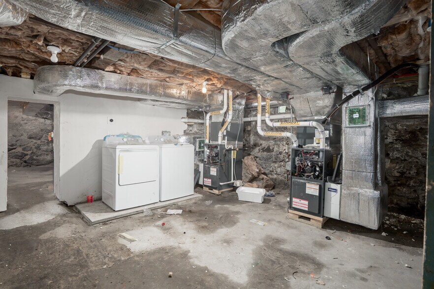 Building Photo - 92 Clinton Place Unit #2