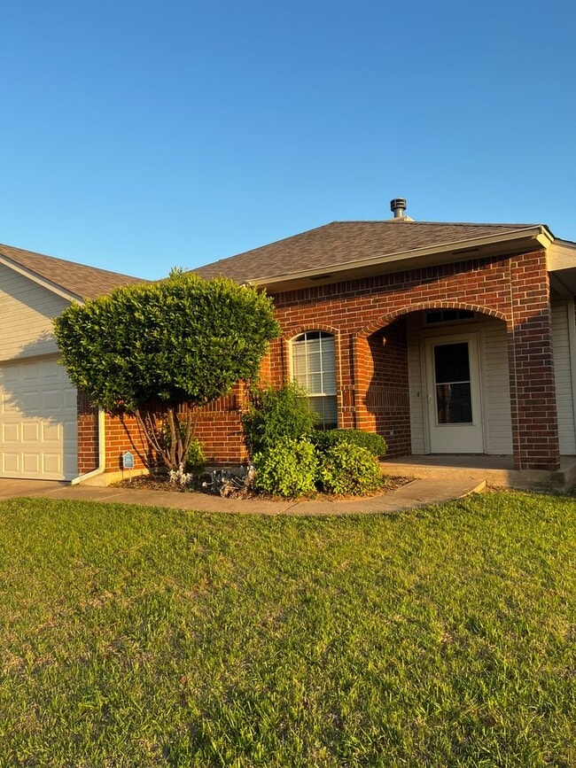 Building Photo - Beautiful edmond home for lease