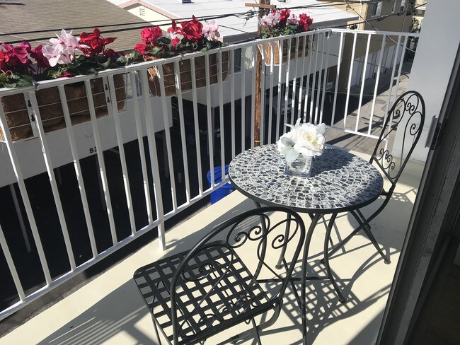 Building Photo - 824 10th St