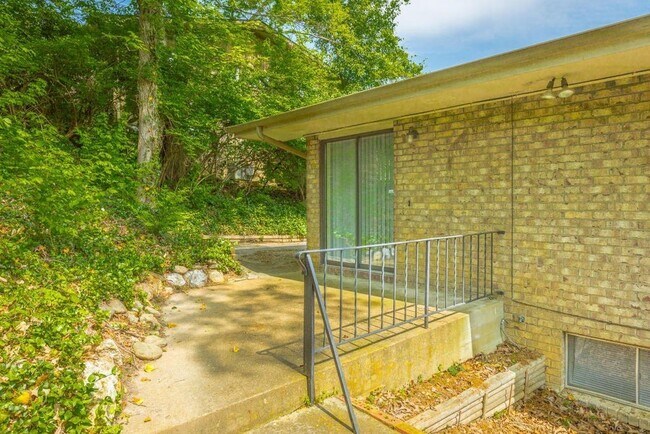 Building Photo - 3408 Gail Dr