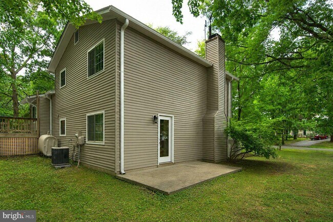 Building Photo - 2405 Earlsgate Ct