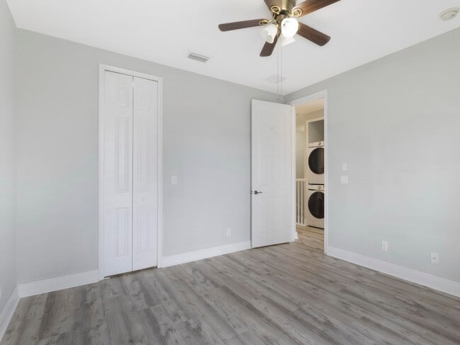 Building Photo - 3028 Waterside Cir