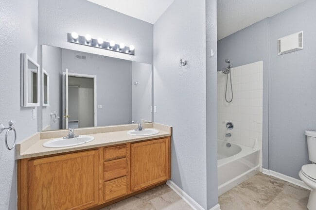 Building Photo - $1,595.95, 1 Bed, 1 Bath Condo in Aurora with In Unit Laundry and Pool Access!