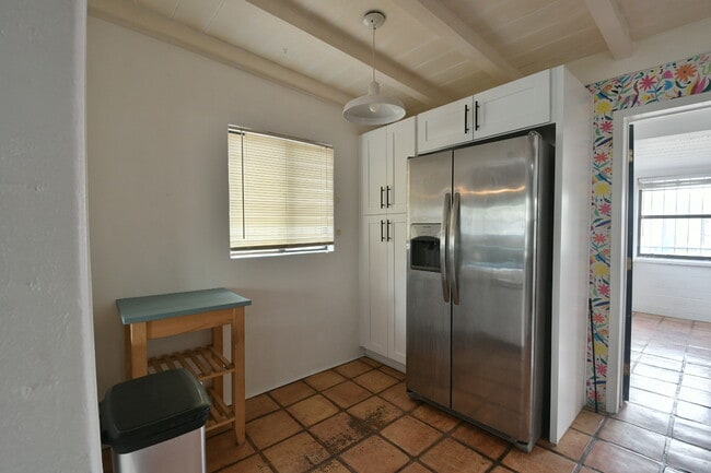 Building Photo - 2842 E Blacklidge Dr