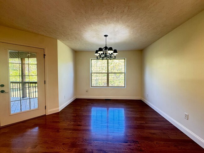 Building Photo - WELCOME HOME!