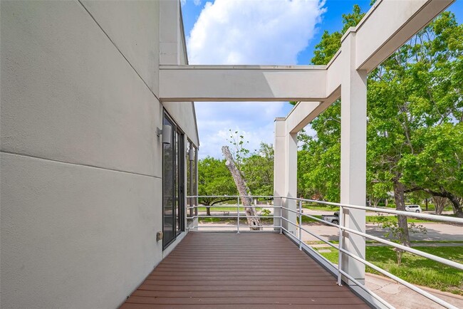 Building Photo - 15 Boulevard Green