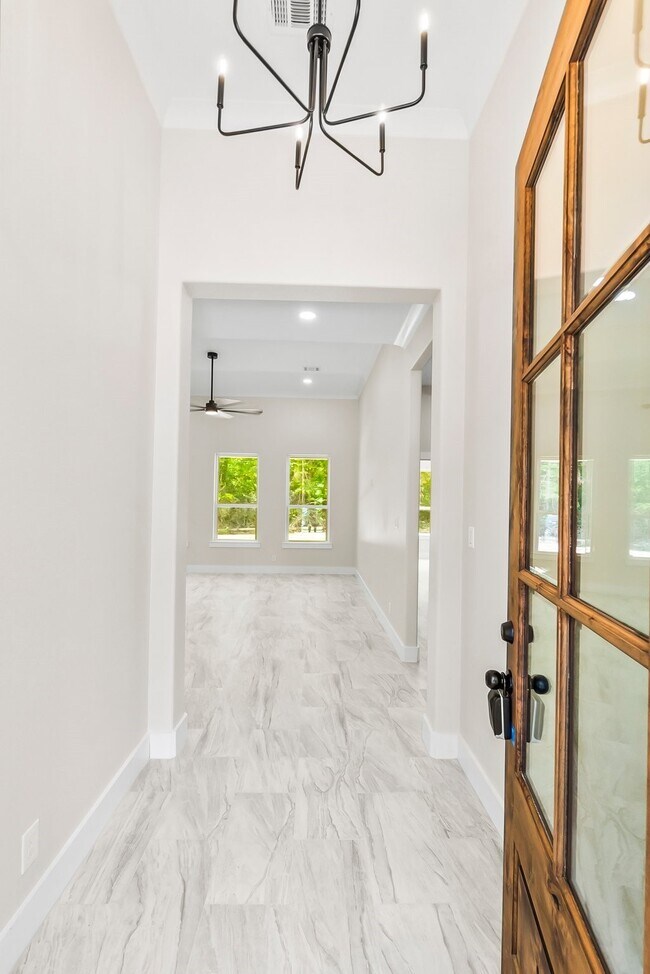 Building Photo - 244 Fawn Dr