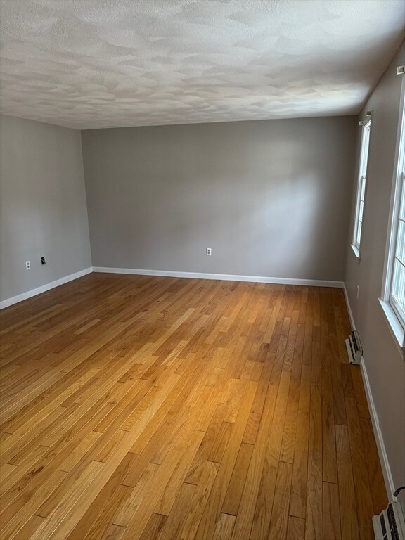 Building Photo - 887 Wellman Ave