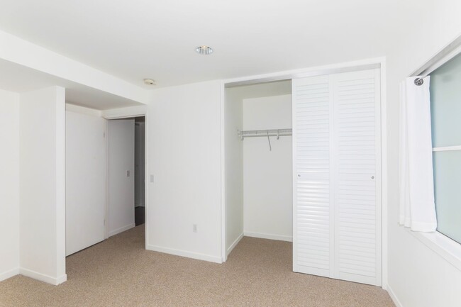 Building Photo - Northpointe - 1-bedroom corner unit locate...