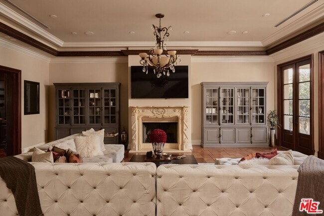 Building Photo - 614 N Palm Dr