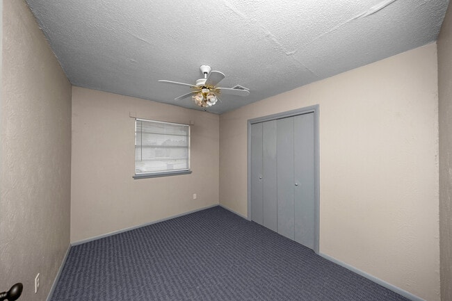 Building Photo - 4213 SW Summit Ave