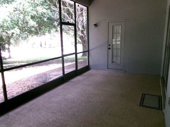 Building Photo - 12415 Lake Valley Dr