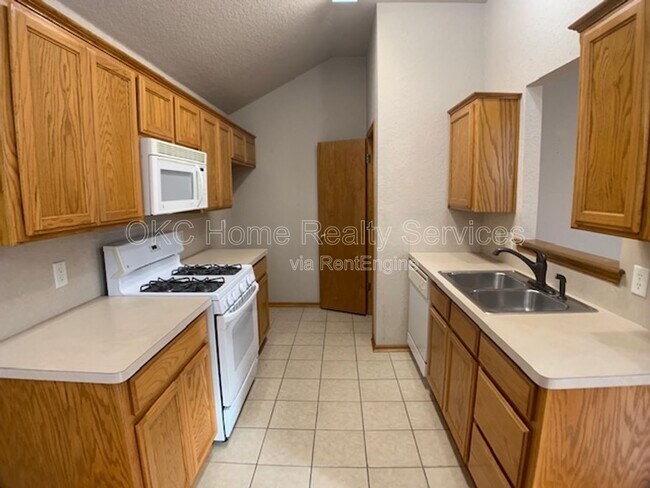 Building Photo - 16229 Everglade Ln