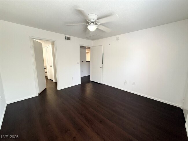 Building Photo - 555 E Silverado Ranch Blvd