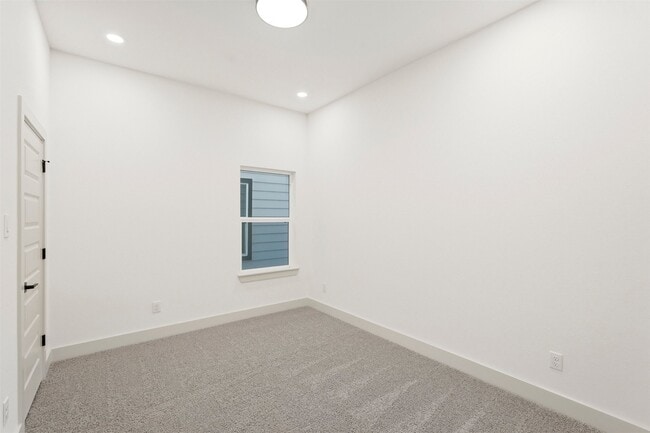 Building Photo - 9819 Turnbow St