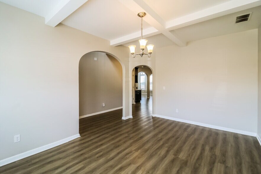 Building Photo - 6840 Diamond Dr