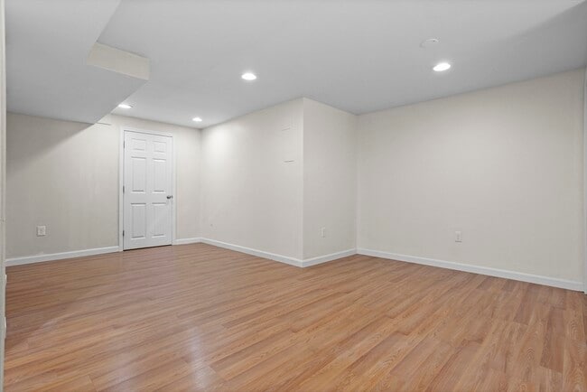 Building Photo - 4 Boxwood Dr