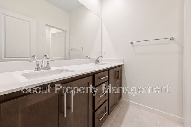 Building Photo - 39529 Tannat Dr