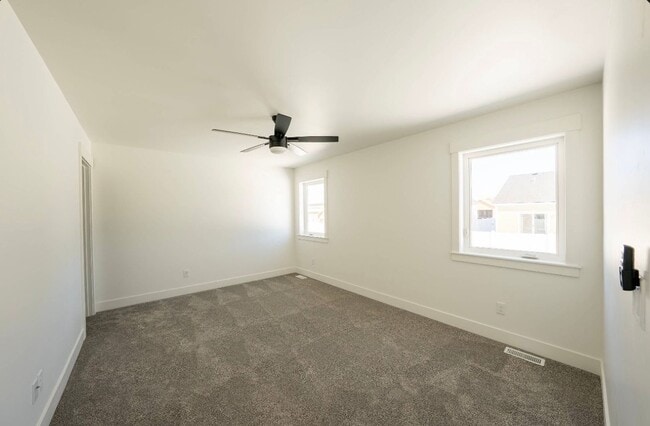 Building Photo - 505 Jeanine Dr