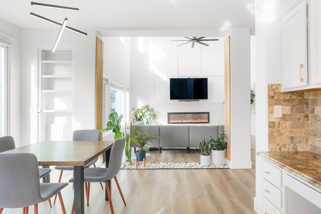 Building Photo - Robb Way