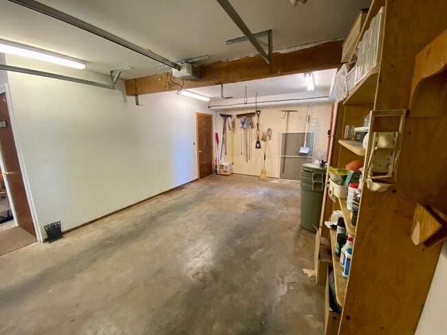 Building Photo - 2461 Turn Point Rd