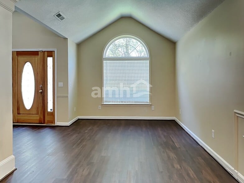 Building Photo - 209 Kindlewood Dr