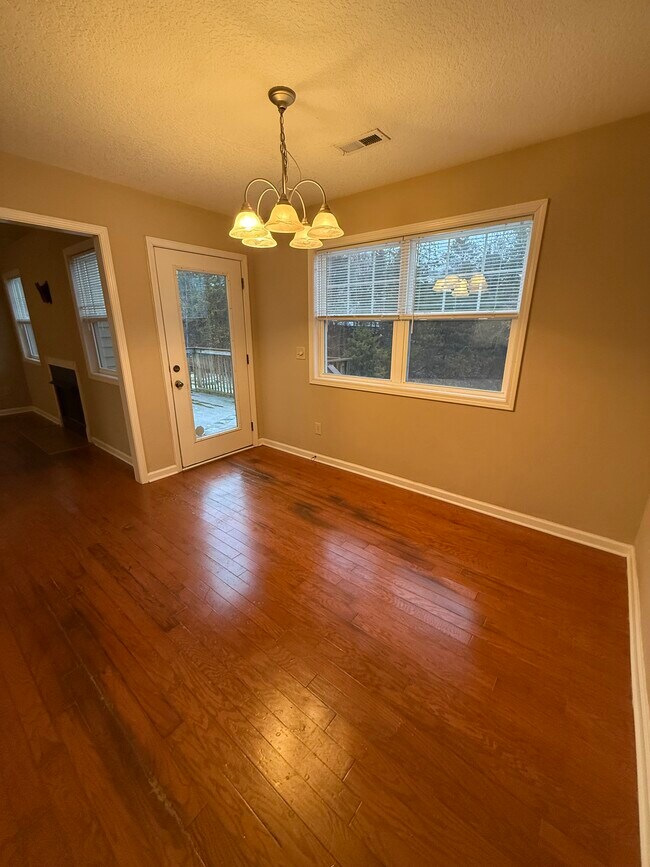 Building Photo - 9907 Thunderbolt Way