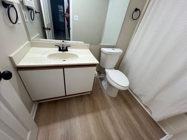 Building Photo - 2 Bed 2 Bath Condo