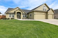 Building Photo - Live Large in Sutherland Farms: Spacious S...