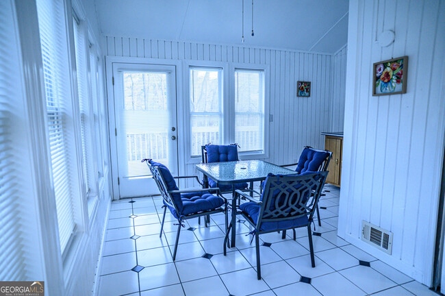 Building Photo - 390 Stoneridge Way