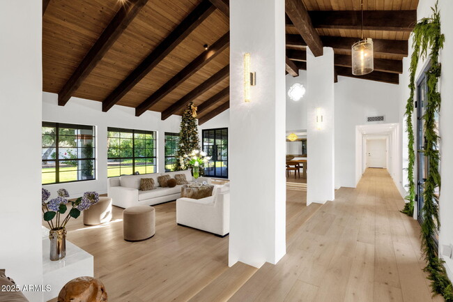 Building Photo - 6954 E Caballo Dr