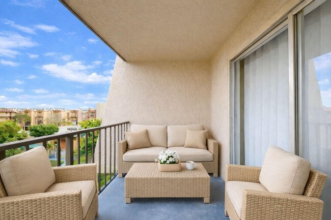 Building Photo - 13715 Kendale Lakes Cir