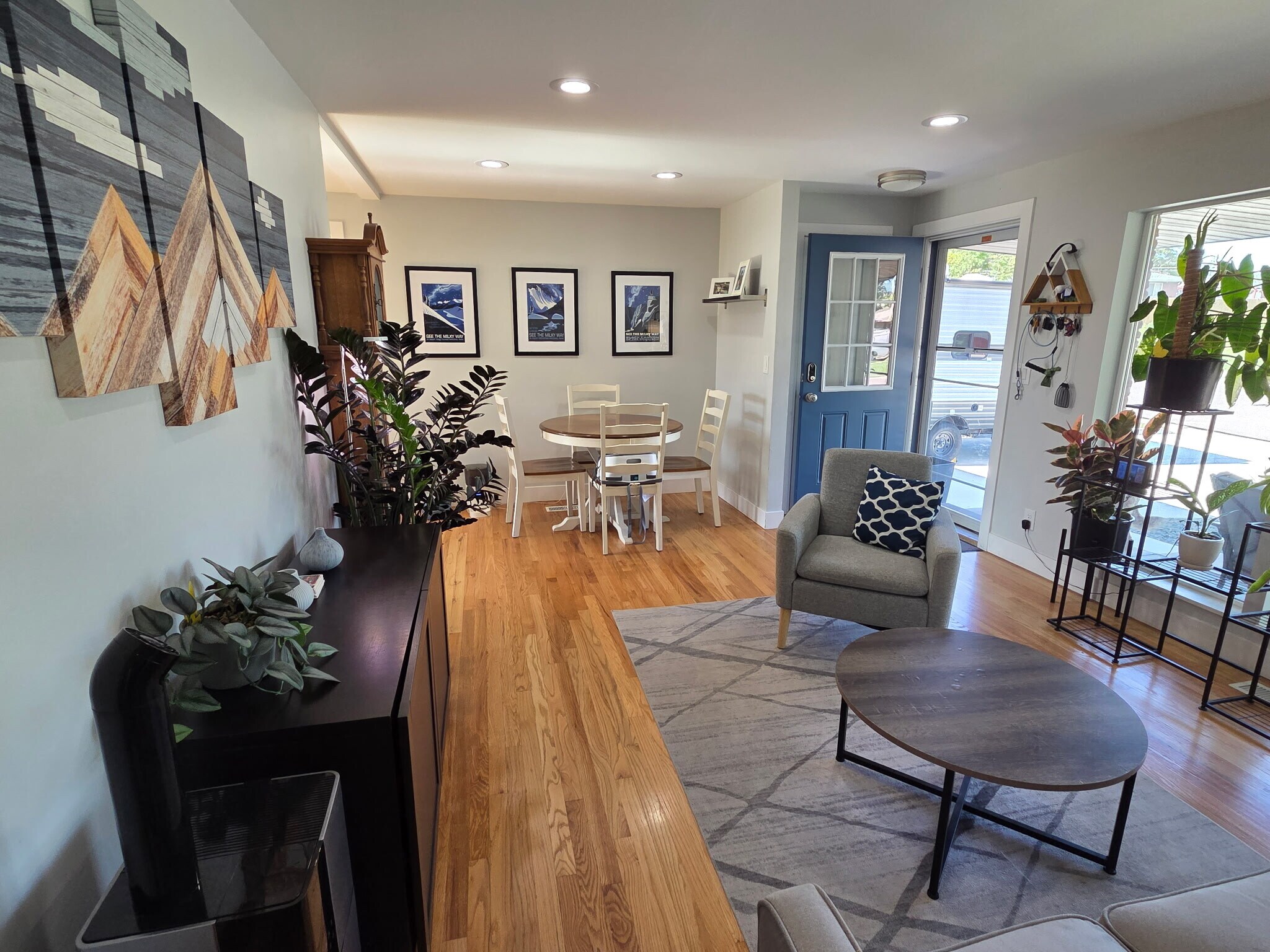 Upstairs living and dining room. - 7101 Clay St