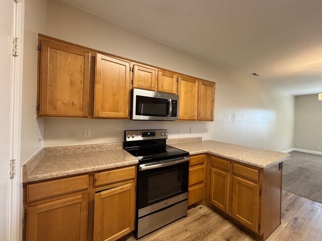 Building Photo - APARTMENT IN GREAT LOCATION FOR RENT!