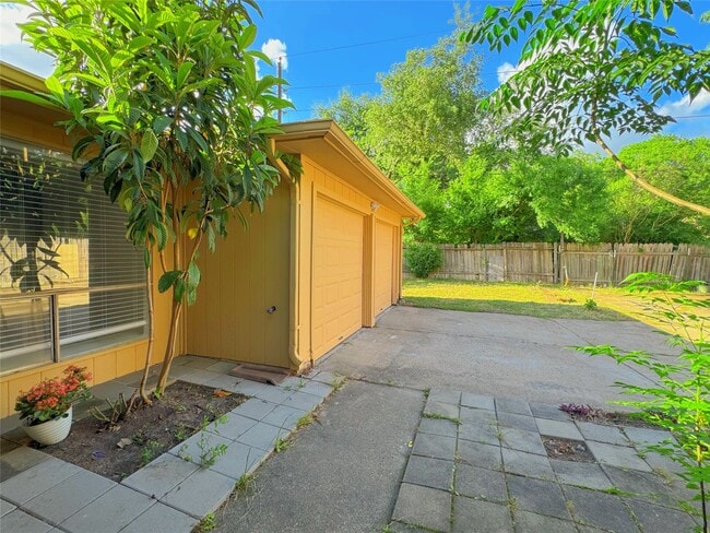 Building Photo - 22206 Goldstone Dr