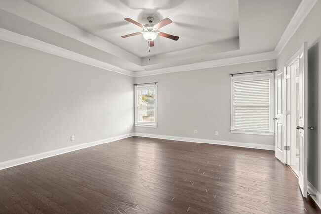 Building Photo - Townhouse - 4 Beds - 4 Bath
