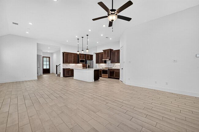 Building Photo - 10727 River Walk Dr