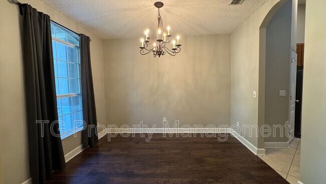 Building Photo - 614 Loire Ct