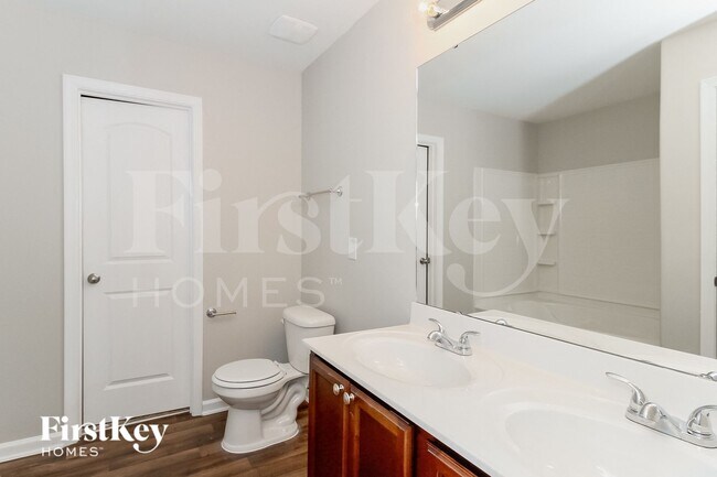 Building Photo - 231 Creekstone Ct