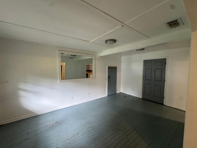 Building Photo - 1638 Sharkey St