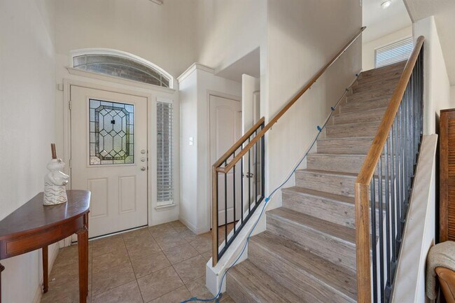 Building Photo - 2209 Nestlewood Dr