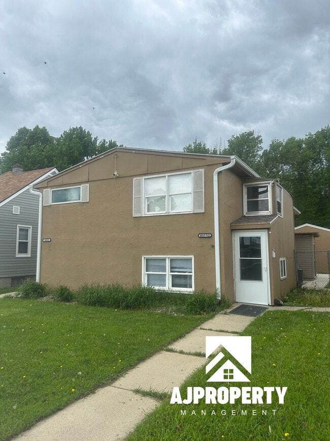 Building Photo - 1013 S Blauvelt Ave